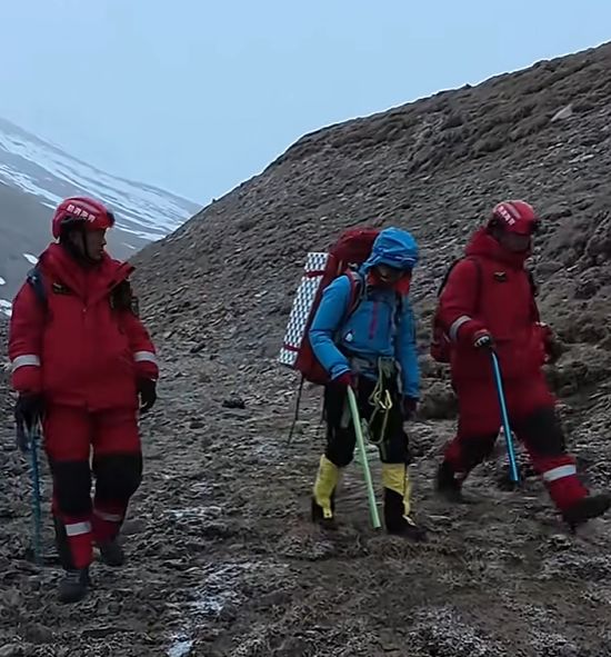 3人偷登玉珠峰致原定开山时间延期，大量游客行程被迫取消