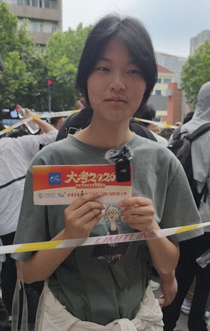 大考2026|高考语文考试结束 考生：作文题出乎意料但比较好写，试卷整体难度中规中矩