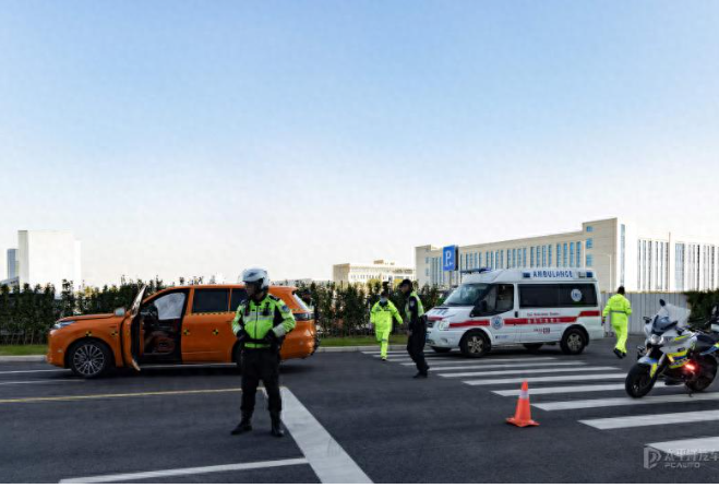 行业首家 吉利成功开展车警医联动救援技术试验