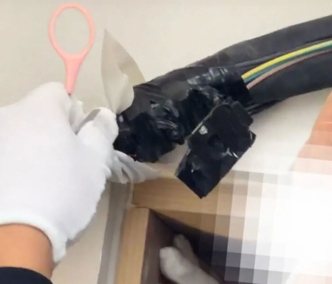 女生在民宿空调管道发现摄像头，事发地排查上百家酒店！警方：抓获两年轻男子