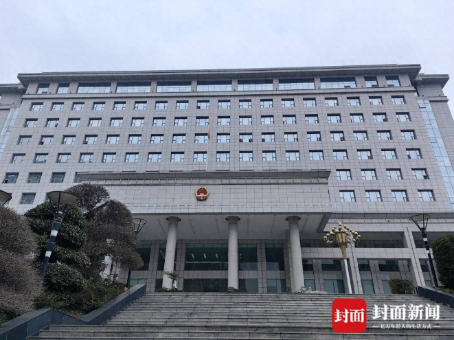 “男子泼汽油烧伤前女友案”提级重审 受害人：凶手出庭时还对着我笑