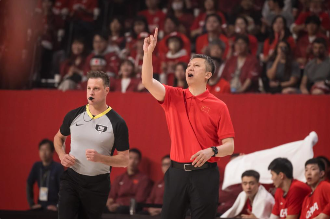 半场逆转！中国男篮战胜日本